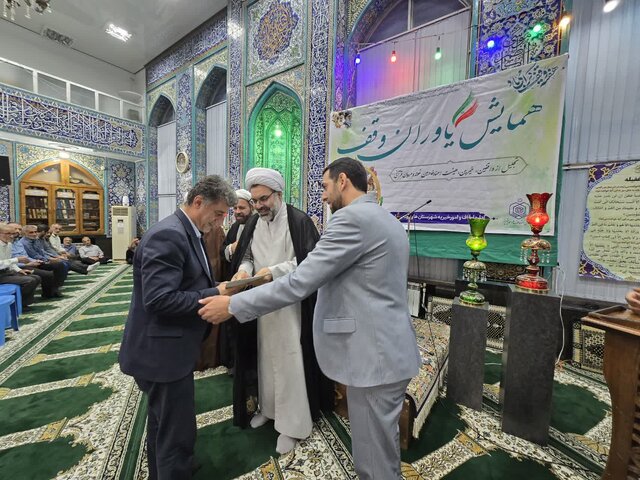 ۲۵ درصد مسافران گیلان در امامزادگان اسکان پیدا می کنند