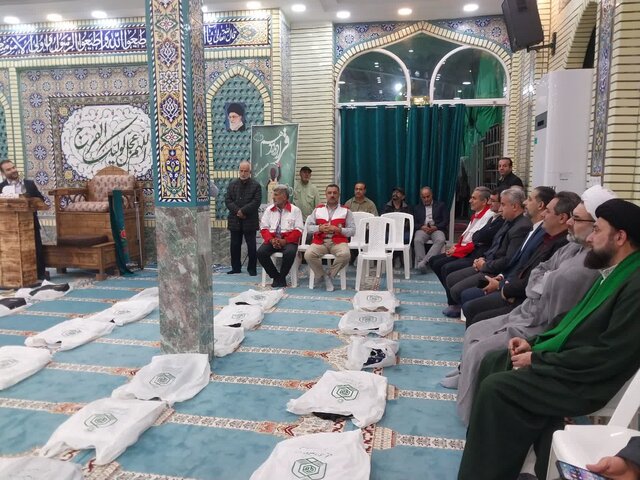 توزیع لوازمالتحریر بین نیازمندان بندرانزلی در طرح قرار دوازدهم