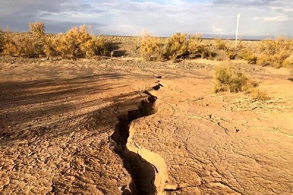 خطر فرونشست زمین در دشت دهگلان به ۶ سانتیمتر در سال رسید/ آبخوانها در حال از دست دادن قابلیت تنفس خطر فرونشست زمین در دشت دهگلان به ۶ سانتیمتر در سال رسید/ آبخوانها در حال از دست دادن قابلیت تنفس