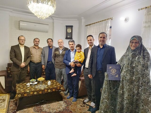 دیدار رئیس و جمعی از جهادگران جهاددانشگاهی گیلان با خانواده سردار شهید محمدبیگلو