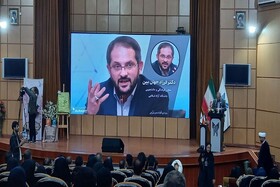 اساتید و دانشجویان سفیران زبان فارسی باشند