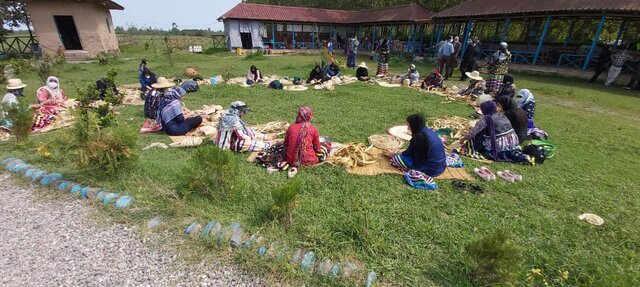 نقش دستان توانمند زنان روستایی بر تار و پود اقتصاد/ صادرات چمدانی از فشتکه تا آلمان