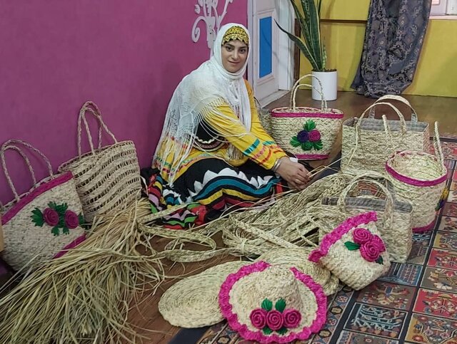 نقش دستان توانمند زنان روستایی بر تار و پود اقتصاد/ صادرات چمدانی از فشتکه تا آلمان