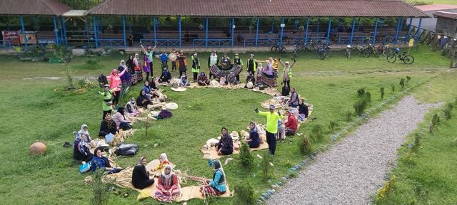 نقش دستان توانمند زنان روستایی بر تار و پود اقتصاد/ صادرات چمدانی از فشتکه تا آلمان