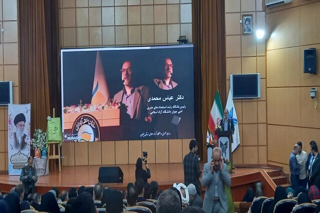 اساتید و دانشجویان سفیران زبان فارسی باشند