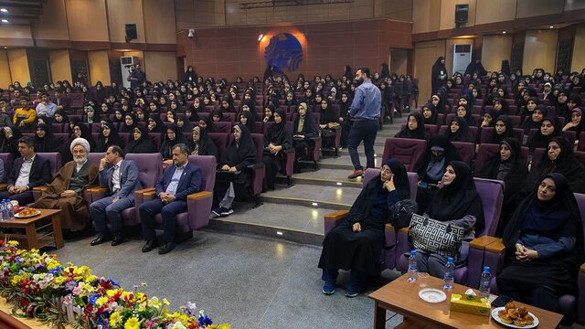 دانشگاه، کانون علم و محل تعلیم و تعلم است
