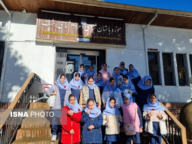 رشت‌گردی نوه‌ها و پدربزرگ‌ها در محله تاریخی سبزه میدان