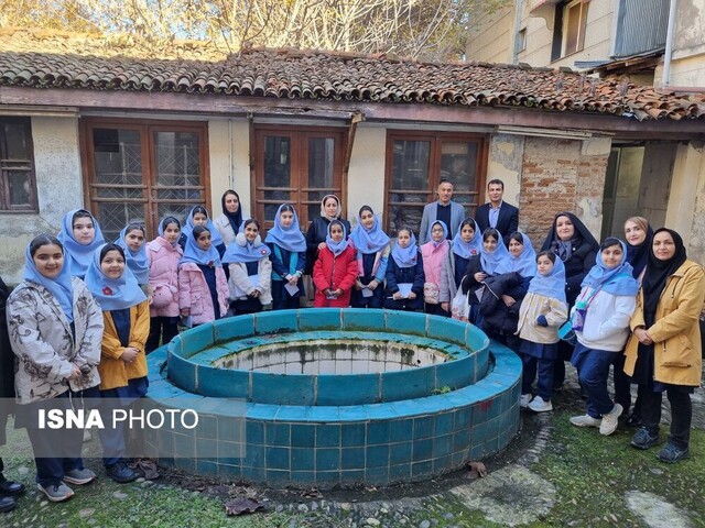 رشتگردی نوهها و پدربزرگها در محله تاریخی سبزه میدان