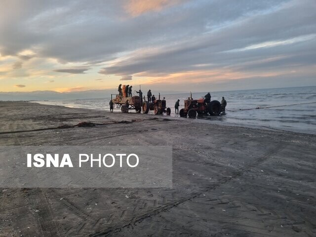 اینجا پدران برای آرزوهای فرزندان خود دل به دریا می‌زنند