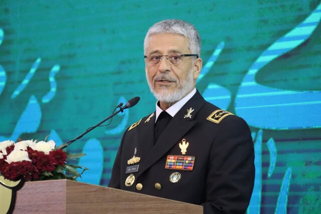 دریادار سیاری: انقلاب اسلامی با همراهی ملت ایران، آمریکا را تحقیر کرد دریادار سیاری: انقلاب اسلامی با همراهی ملت ایران، آمریکا را تحقیر کرد