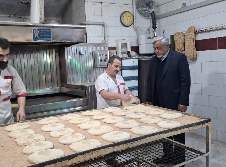 سهمیه آرد نانواییها بر اساس عملکرد آنها تخصیص مییابد/برخورد با مالک متخلف سهمیه آرد نانواییها بر اساس عملکرد آنها تخصیص مییابد/برخورد با مالک متخلف