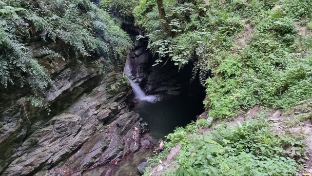 دهیار پنو: آبشار «ماهی مشو» نیازمند راه دسترسی است