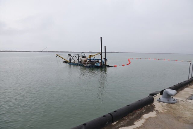 آغاز لایروبی حوضچه آرامش بندر کاسپین