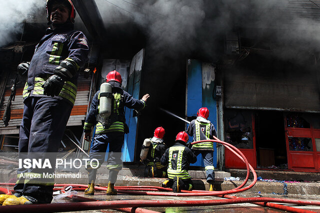 حریق پاساژ امیر رشت مهار شد