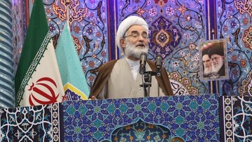 امام جمعه رشت: دنیا مردم واقعی ایران را در خیابان های دفاع از اسلام و انقلاب ببیند
