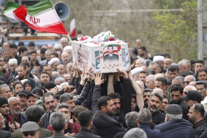 پیکر مطهر شهید «رضا رزاق» در لاهیجان تشییع شد