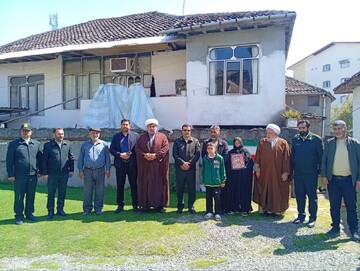 دیدار امام جمعه و فرمانده انتظامی آستارا با خانواده شهید «کمیل نگاهی»
