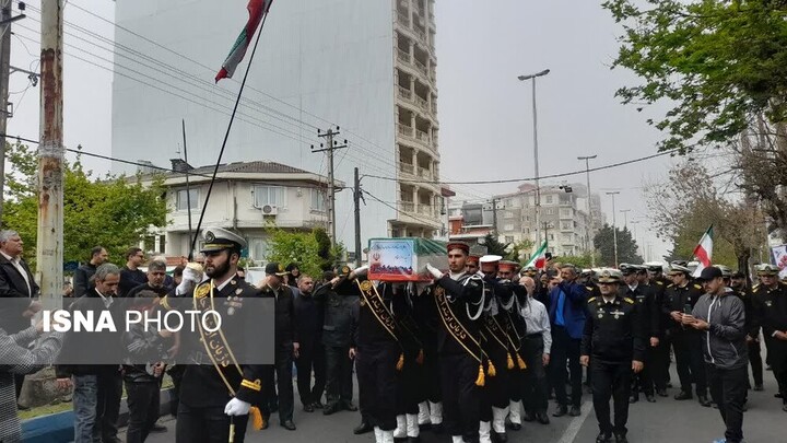 پیکر شهید جنگ رمضان در بندرانزلی تشییع شد