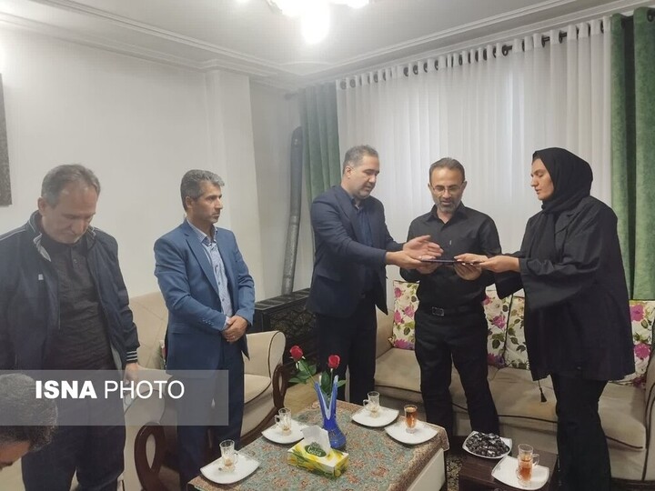 دیدار جهادگران دانشگاهی گیلان با خانواده معظم شهید ناوچه دنا