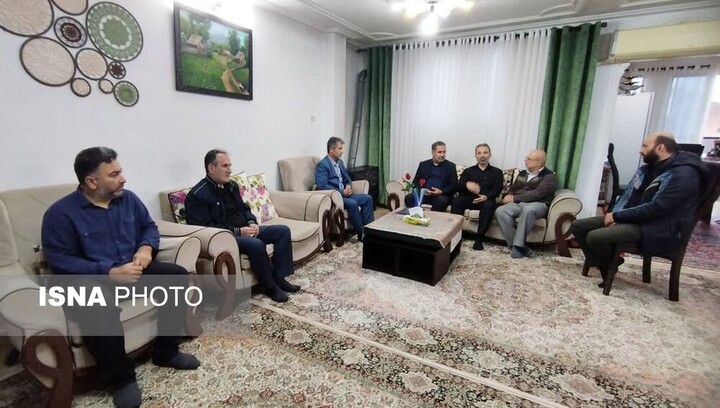 دیدار جهادگران دانشگاهی گیلان با خانواده معظم شهید ناوچه دنا