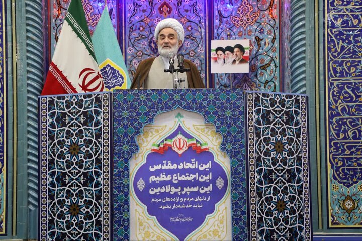 امام جمعه رشت: مردم به کمک دولت بیایند تا ریشه سوداگران بازار را بخشکانیم