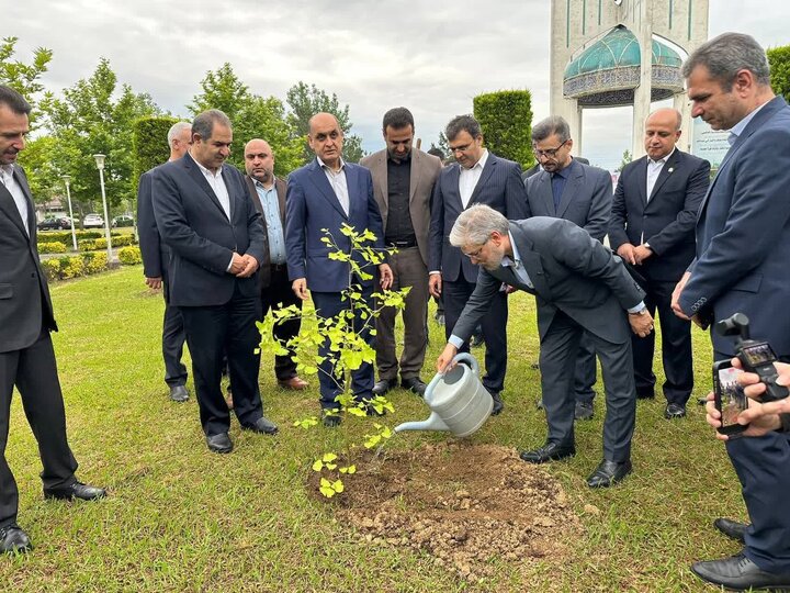 وزیر علوم وارد گیلان شد