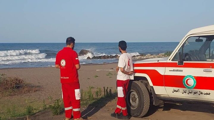 پیشگیری از حوادث دریا در گیلان با ارائه بیش از ۲۶ هزار مورد آموزش و هشدار به گردشگران