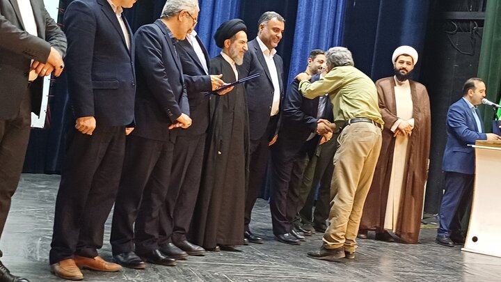 امام جمعه موقت تهران: آزادگان «رُحَمَاءُ بَیْنَهُمْ» را تفسیر کردند/ وحدت را تقویت کنیم