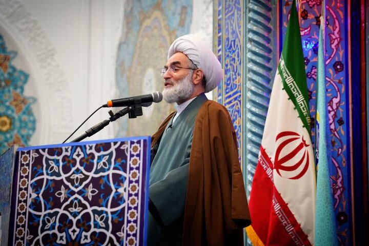 امام جمعه رشت: ملت ایران در برابر زیاده‌ خواهی آمریکا تسلیم نخواهد شد