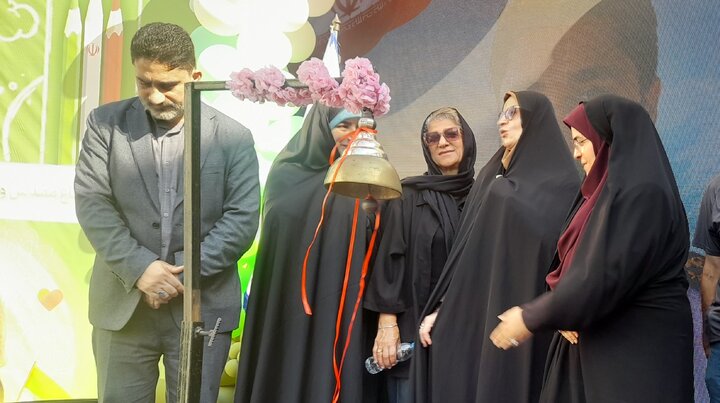 طنین زنگ مهر در مدارس استان گیلان؛ ورود ۲۳ هزار دانش‌آموز به مدرسه با جشن شکوفه‌ها