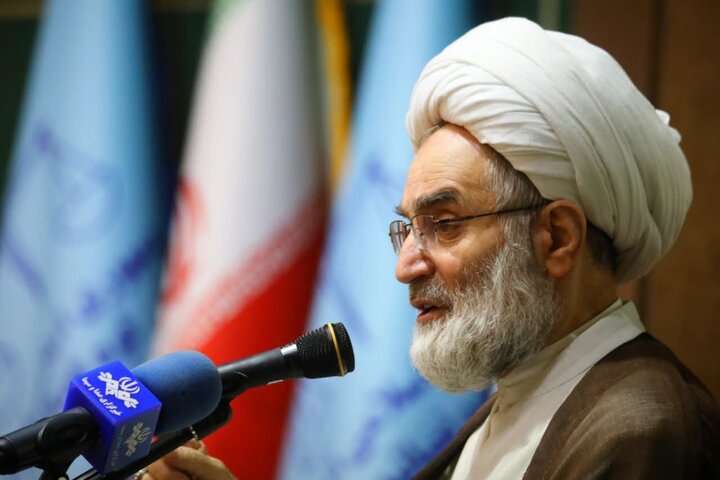 امام جمعه رشت: تنگه هرمز شرایط را برای ترامپ سخت می کند