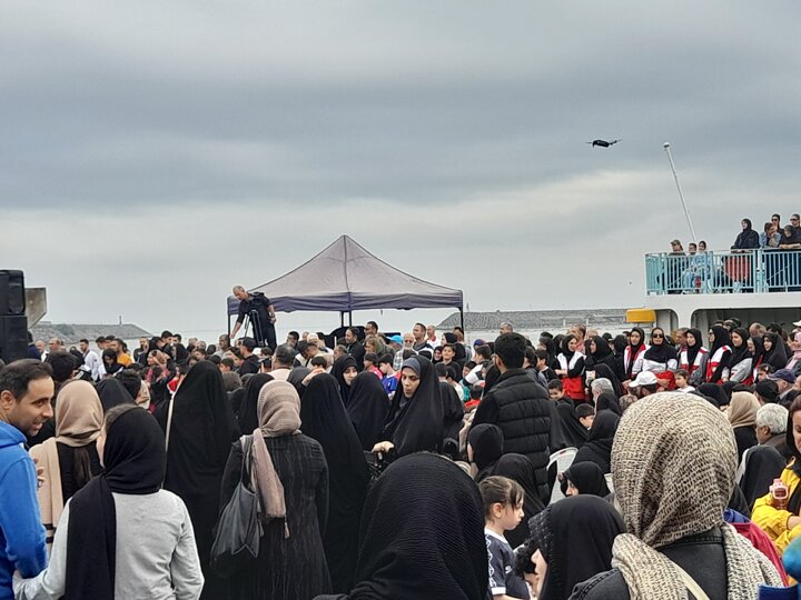 پیادهروی خانوادگی در بندرانزلی برگزار شد
