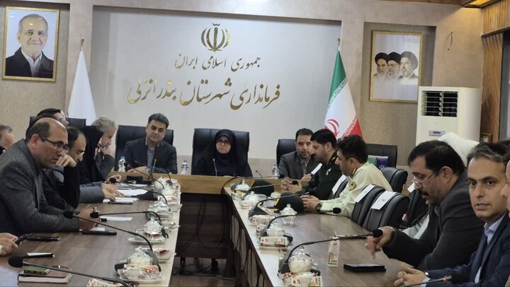 فرماندار بندرانزلی: مدیران از جزیره‌ای عمل کردن فاصله بگیرند