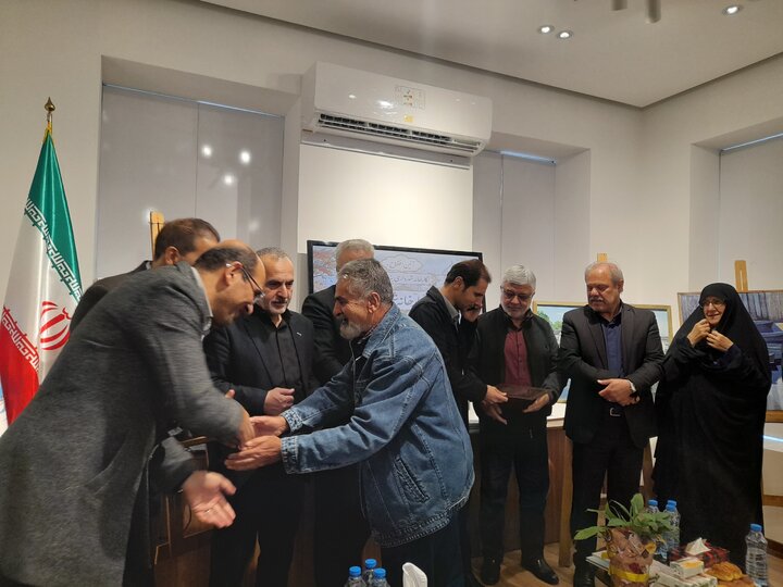 "نگارخانه شهر" در بندرانزلی افتتاح شد