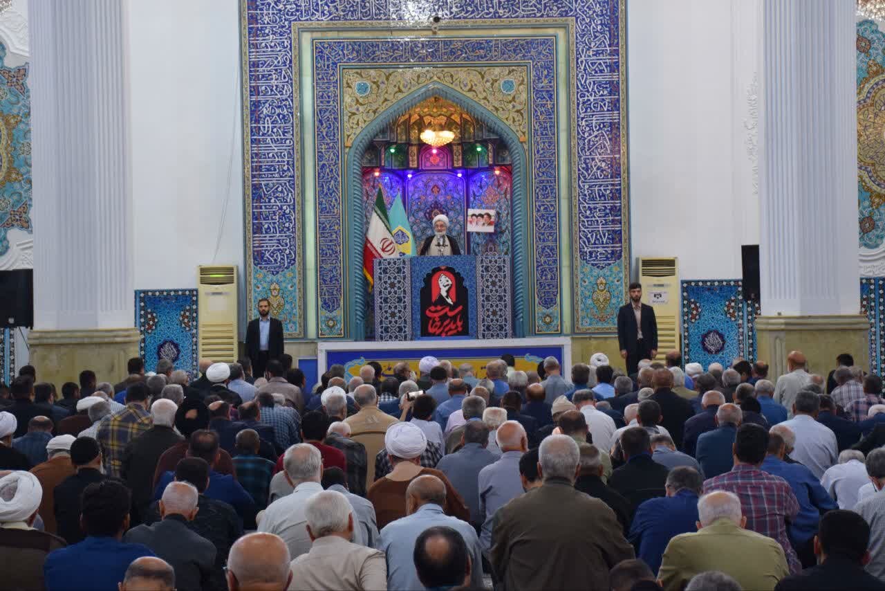 امام جمعه رشت: دولت به زیرساخت های اقتصادی توجه کند