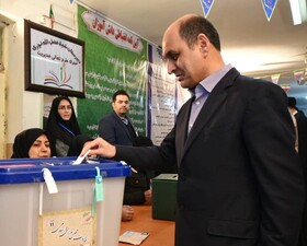 استاندار گلستان رای خود را به صندوق انداخت