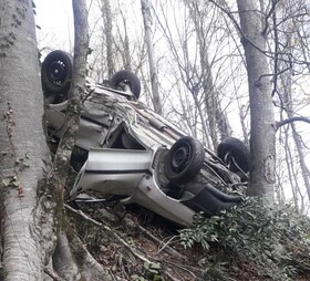 سقوط خودروی پراید در دره / راننده مصدوم رهاسازی شد