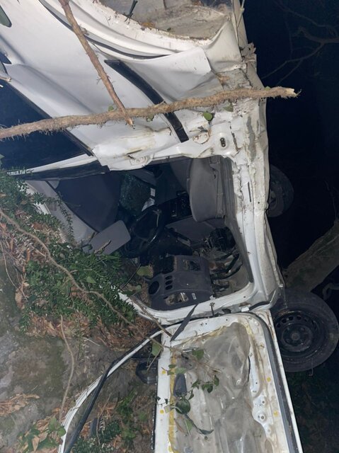 سقوط خودروی پراید در دره / راننده مصدوم رهاسازی شد