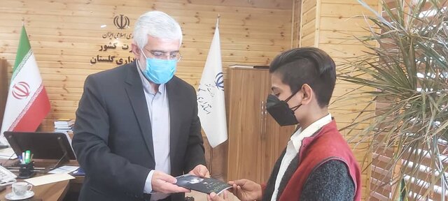 استاندار گلستان با 6 وعده به دیدار نوجوان کتاب فروش رفت/ محمد حسام شریک استاندار هم نشد