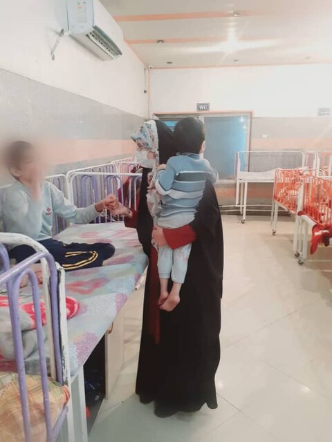 یلدای متفاوت با فرشتگان آسمانی/ اولین یلدای زوج جوان در کنار کودکان کم توان