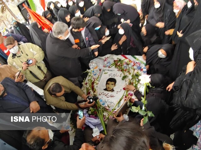 دیدار مادر و فرزند گلستانی بعد از ۳۴ سال بی خبری/ مردم غیور الوند گل کاشتند+ تصاویر