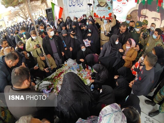 دیدار مادر و فرزند گلستانی بعد از ۳۴ سال بی خبری/ مردم غیور الوند گل کاشتند+ تصاویر دیدار مادر و فرزند گلستانی بعد از ۳۴ سال بی خبری/ مردم غیور الوند گل کاشتند+ تصاویر