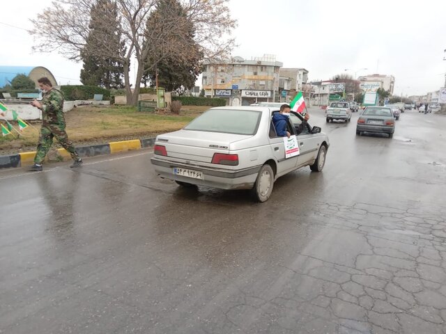 جلوه های حماسه مردم آق قلا در راهپیمایی خودرویی ۲۲ بهمن+ تصاویر
