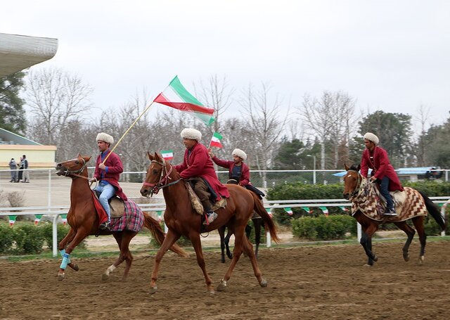 رژه اسب سواران ترکمن در جشن پیروزی انقلاب اسلامی + تصاویر 7