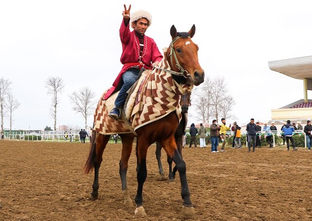 رژه اسب سواران ترکمن در جشن پیروزی انقلاب اسلامی + تصاویر 6