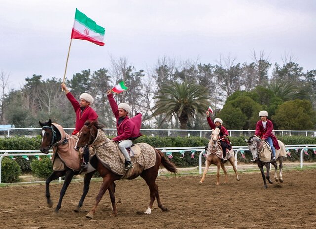 رژه اسب سواران ترکمن در جشن پیروزی انقلاب اسلامی + تصاویر 5