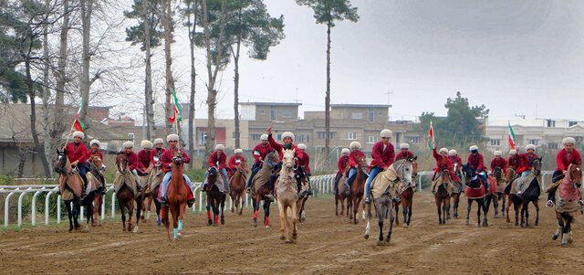 رژه اسب سواران ترکمن در جشن پیروزی انقلاب اسلامی + تصاویر 4