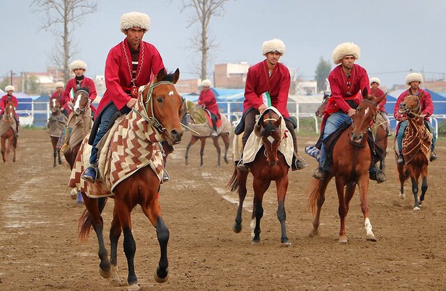 رژه اسب سواران ترکمن در جشن پیروزی انقلاب اسلامی + تصاویر 2