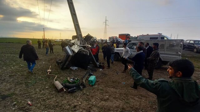 تصادف پژو 405 با تیر چراغ برق یک فوتی و یک مصدوم به جای گذاشت