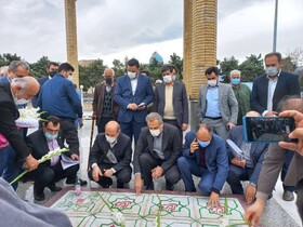 ادای احترام وزیر نیرو به شهدای استان گلستان